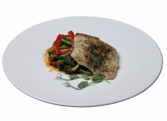 Муксун обжаренный с овощами  