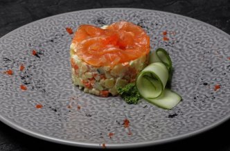 Салат Оливье с лососем 